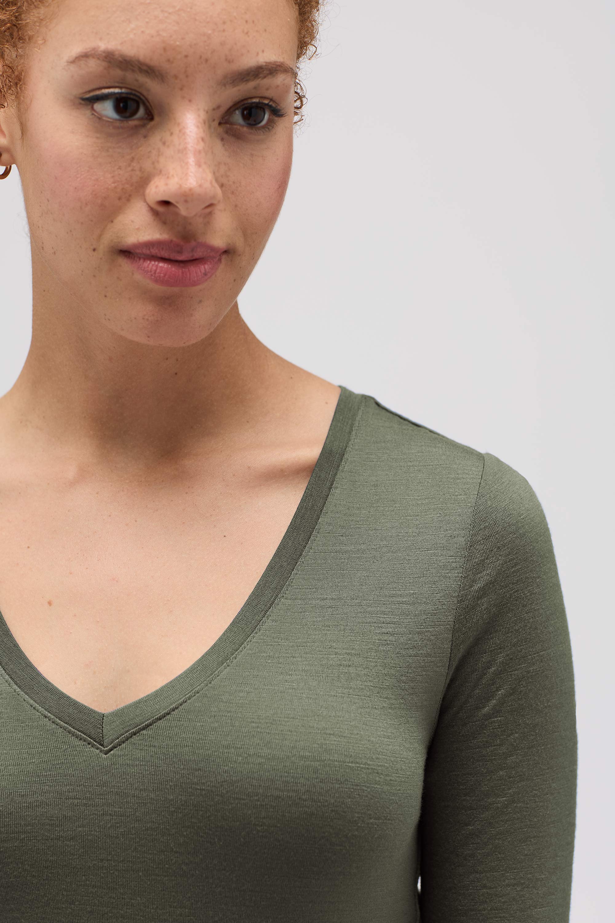 Women's Slim Merino Long Sleeve V-Neck - Image 18