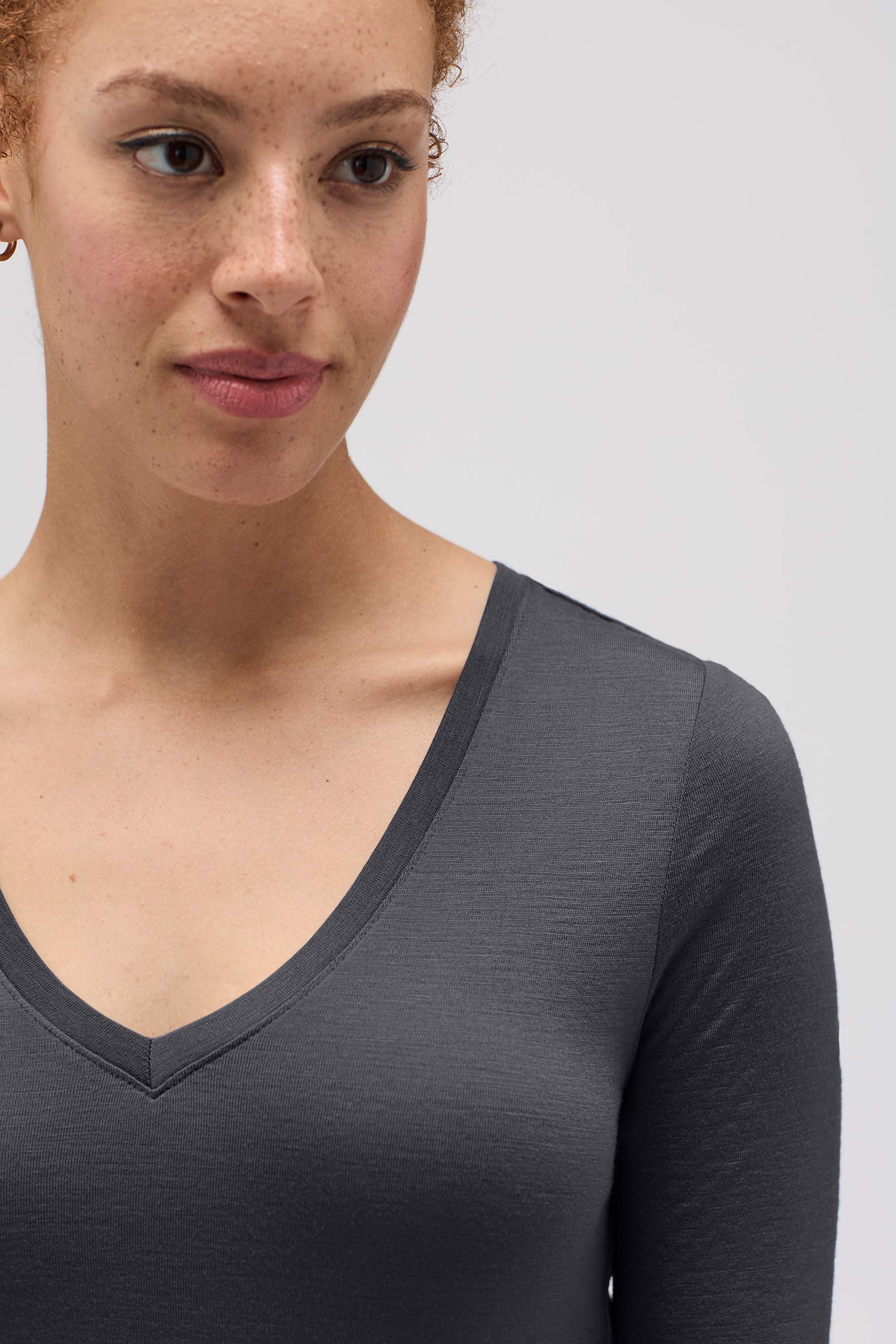 Women's Slim Merino Long Sleeve V-Neck - Image 23