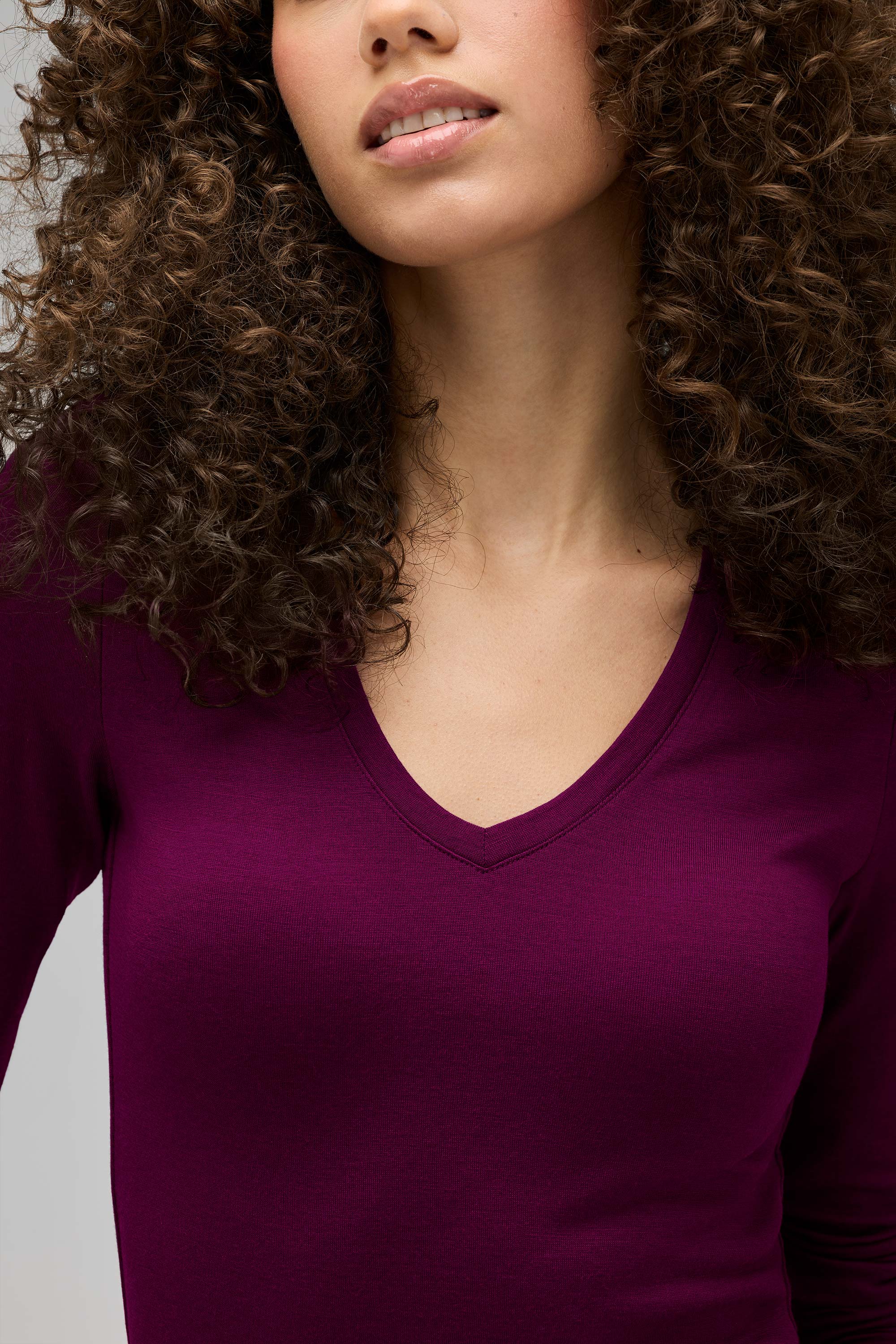 Women's Slim Merino Long Sleeve V-Neck - Image 30
