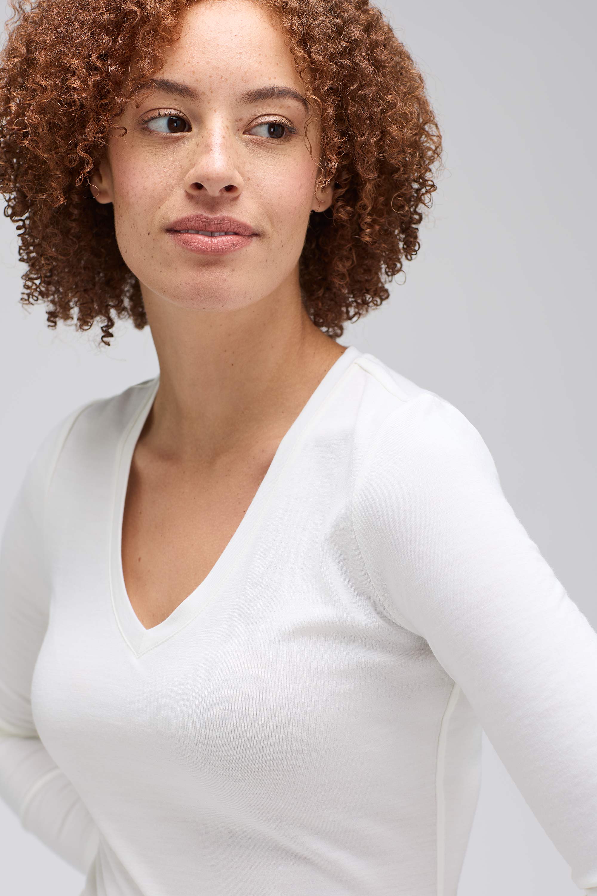 Women's Slim Merino Long Sleeve V-Neck - Image 8